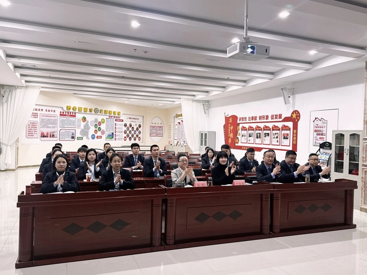 a2.jpg a2.jpg